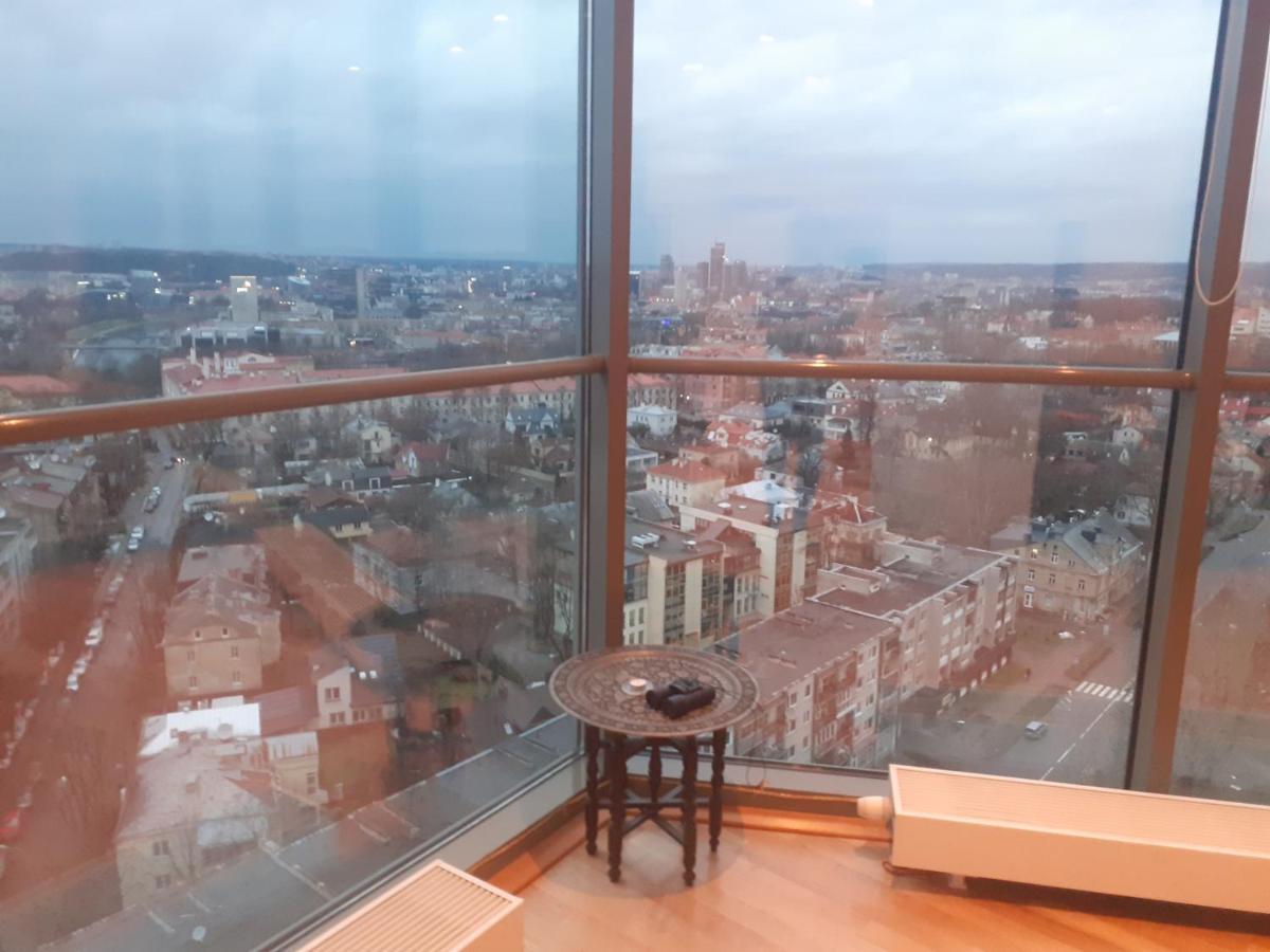 Luxury Apartment In Skyscraper Vilnius Bagian luar foto