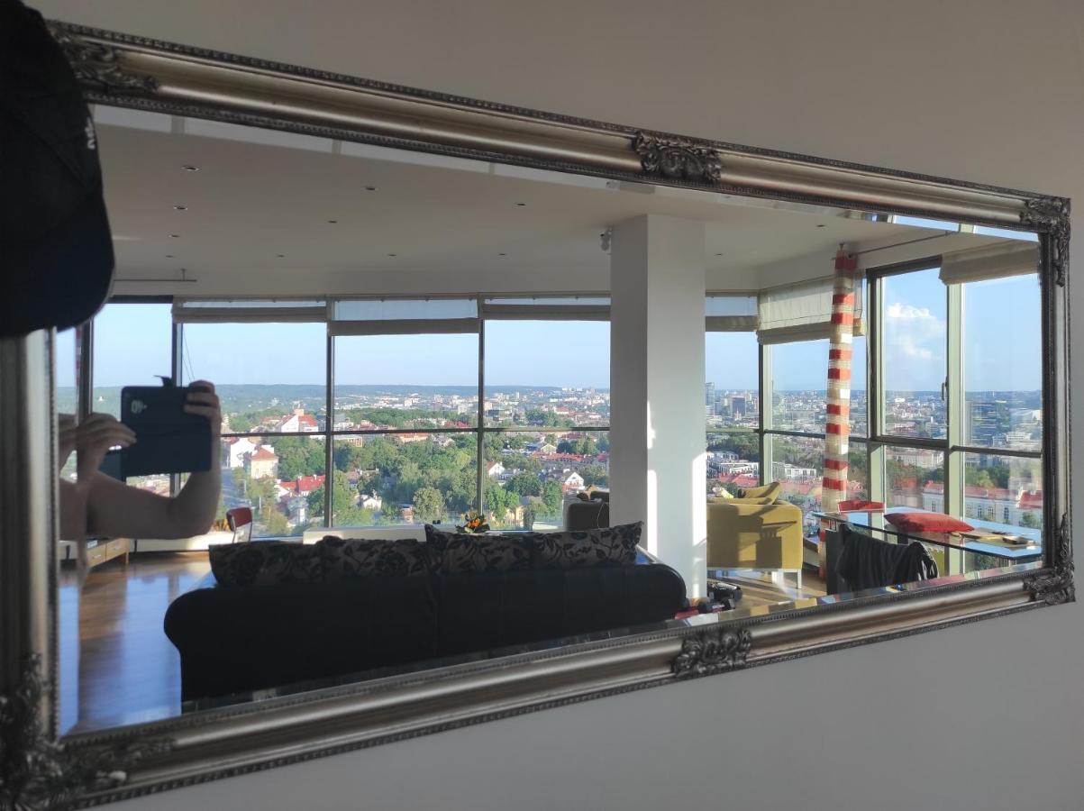 Luxury Apartment In Skyscraper Vilnius Bagian luar foto