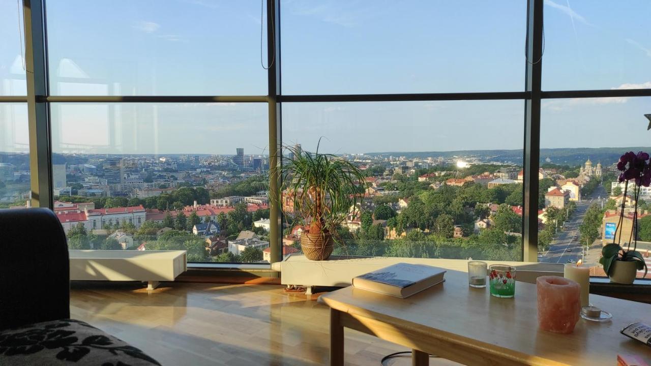 Luxury Apartment In Skyscraper Vilnius Bagian luar foto