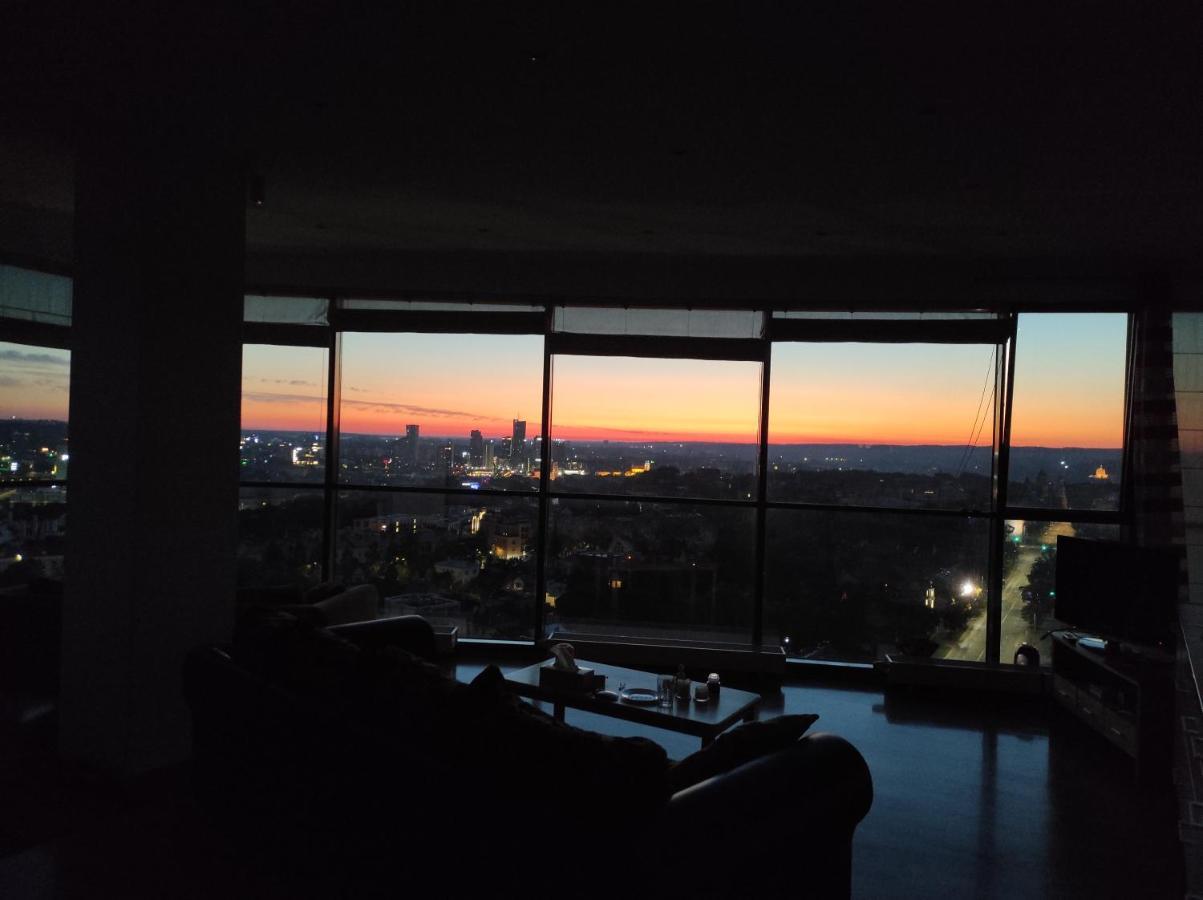 Luxury Apartment In Skyscraper Vilnius Bagian luar foto