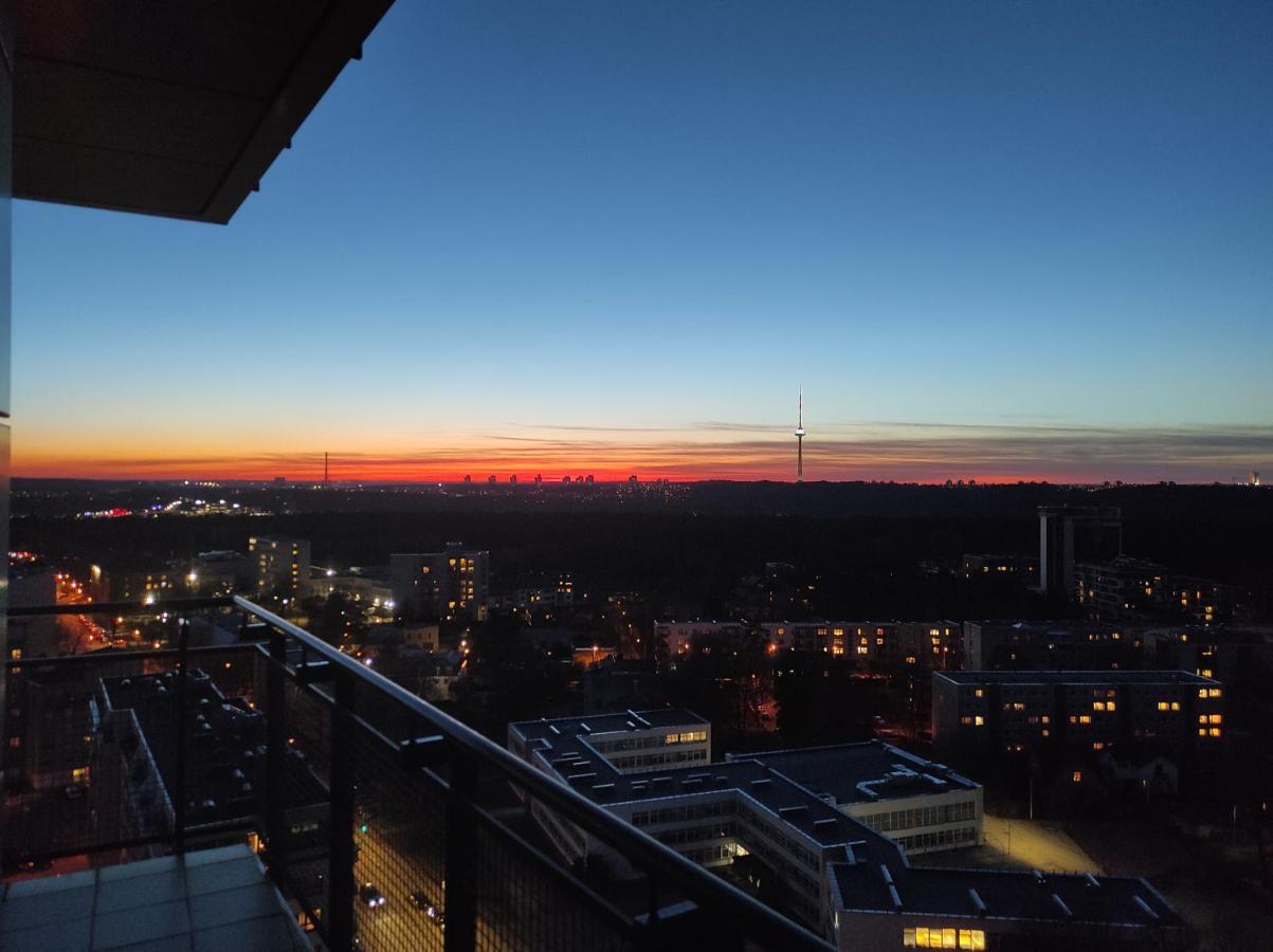 Luxury Apartment In Skyscraper Vilnius Bagian luar foto