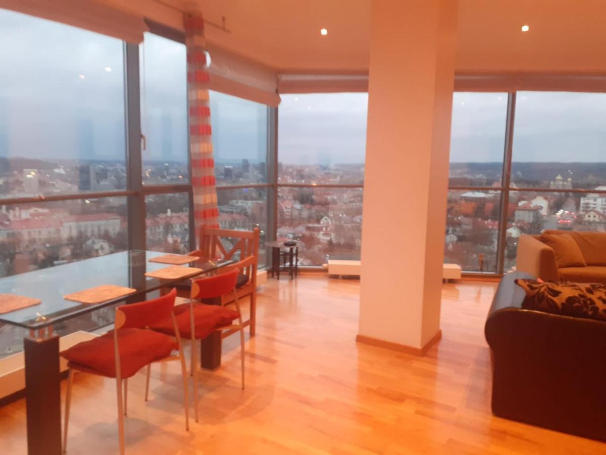 Luxury Apartment In Skyscraper Vilnius Bagian luar foto